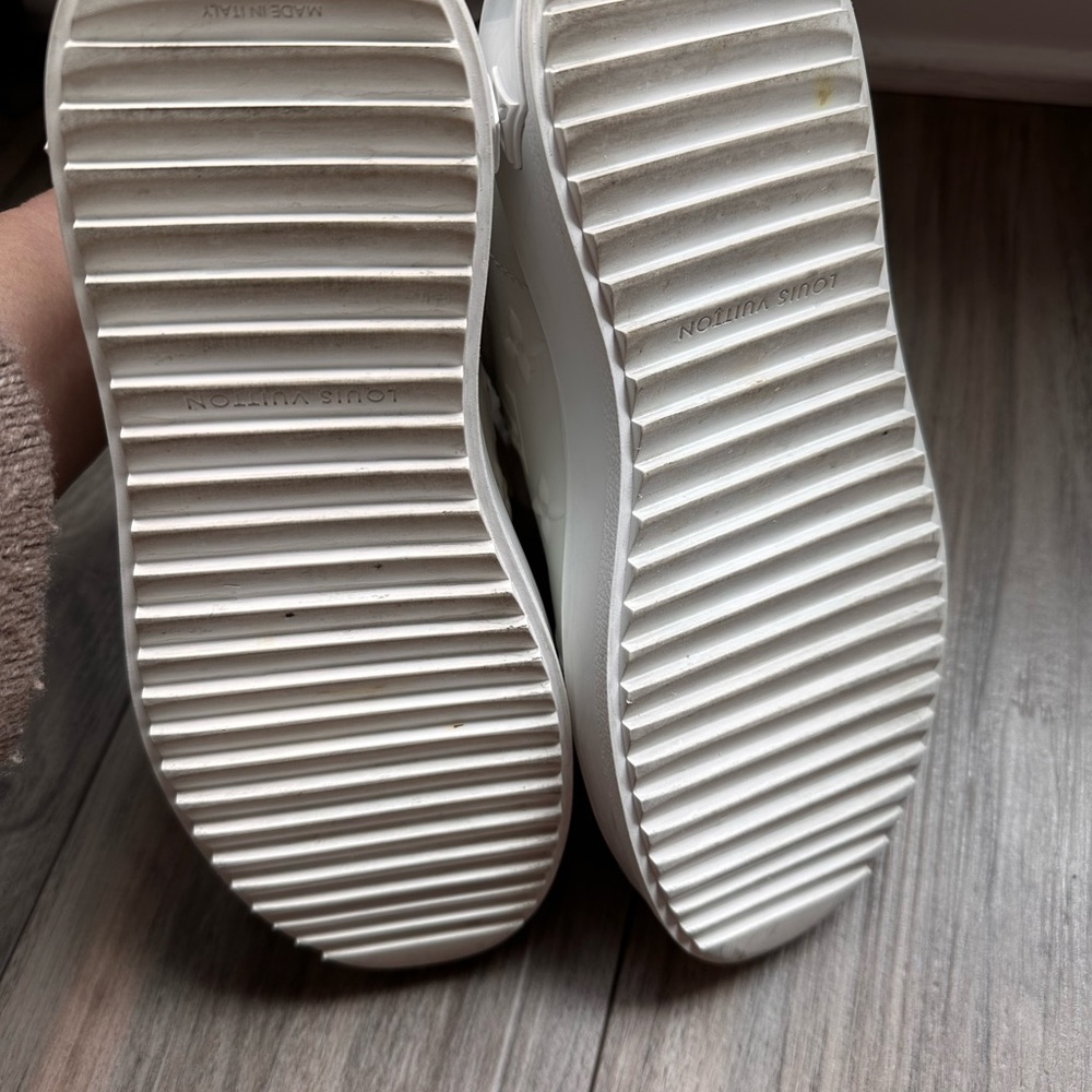 Louis Vuitton Time Out Sneaker - Picture 5 of 10